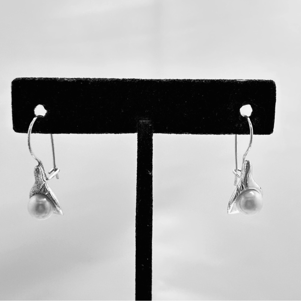Avon Vintage 80’s Silver Plate Pearl Dangly Lily Earrings, Wires - Picture 5 of 5